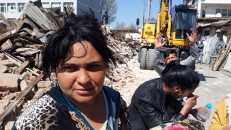 Бутат къщи в "Шекер махала", бременна заплаши да спи в руините