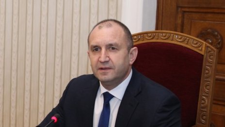  Радев свиква КСНС заради "Апартаментгейт"