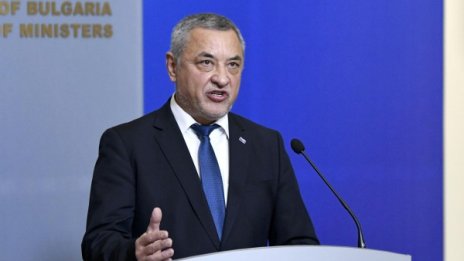 Симеонов за Радев: Нагази дълбоко в политическата кал!