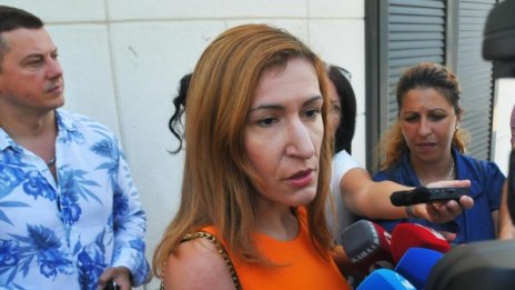 Ангелкова за Симеонов: Явно има силни чувства към мен!