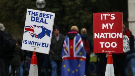 Brexit без сделка? Не може, парламента прие закон против