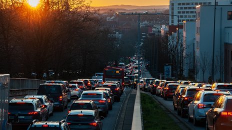 В Истанбул превръщат автомобилите си в спални, за да избегнат задръстванията