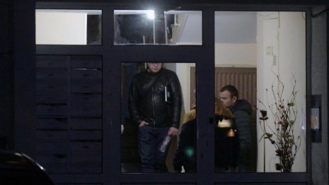 Издирват сина на убитата 43-годишна жена в София