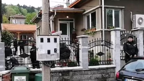 Полиция атакува ромския квартал в Горна Оряховица, дирят ало измамници
