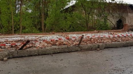 Паднала ограда в Хасково отне живота на един човек