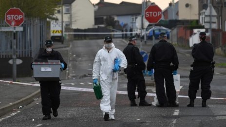 Задържаха двама тийнейджъри за убийството в Лондондери