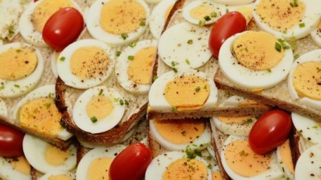 Яйца, месо, козунаци - как да не преядете по Великден?