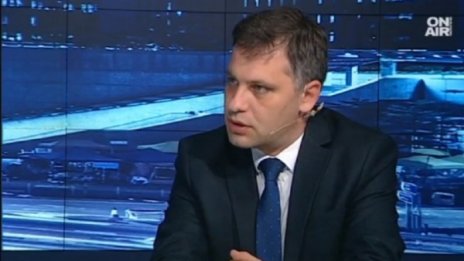 В парламента трябва да се говори за Европа, не за апартаменти