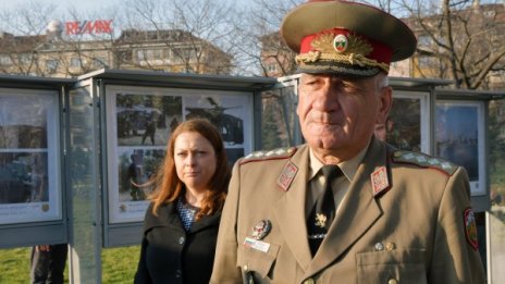 Армията ни модерна, мобилна и малка? Засега само малка! 
