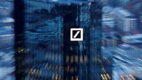 Защо Тръмп дава Deutsche Bank на съд?