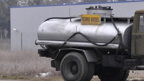 Хванаха млад шофьор да краде и продава гориво 