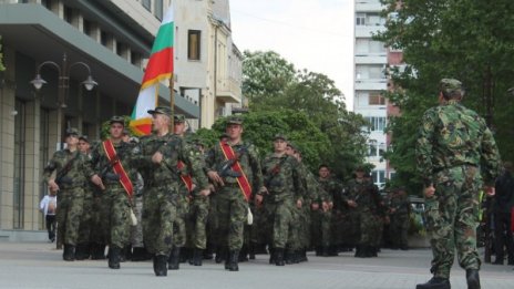 Голям интерес за военна служба, отпуснаха още 160 места 