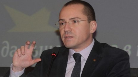 Джамбазки работил като пицар, продавал и вестници 