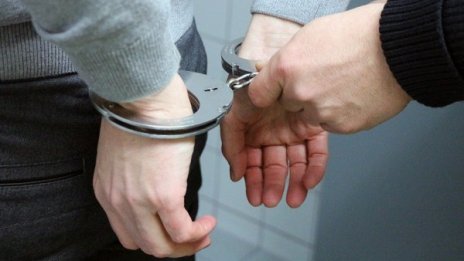 Искат най-тежката мярка за арестуваните ало измамници 