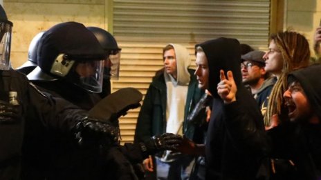 Бунт в Германия: Мигранти нападнаха полицаи