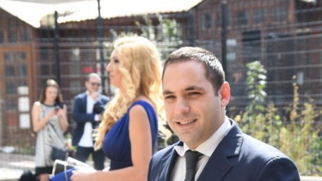 Караниколов за "Фолксваген": От политически хвалби ми става лошо