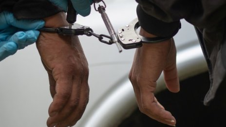 Двама са задържани за измамите за 100 бона в Кърджали