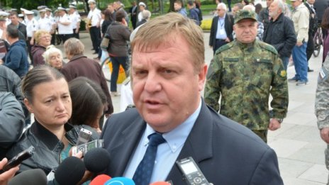 Каракачанов: България  с цел - да превоъръжава авиацията си!