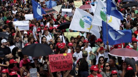 Бразилия залята от протести, режат парите за ВУЗ-ове