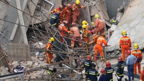 Сграда рухна в Шанхай, 11 души са спасени изпод руините