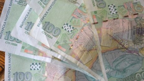 Над 400 души под ножа на НАП: Доходи нямат, харчат щедро! 