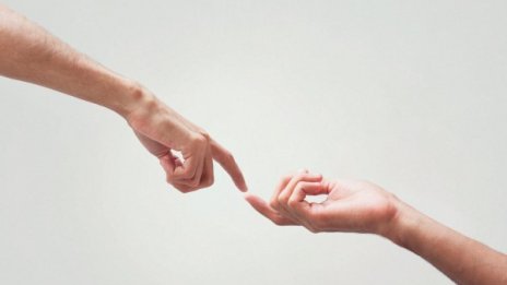 Внимателно с тях: Зодиите, които не обичат да ги докосват