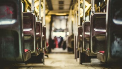 Пиян шофьор на автобус вози работници, хванаха го
