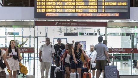 Железниците в Испания ще връщат пари при над 15 минути закъснение