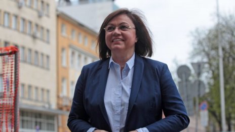 Нинова живее с 2500 лв. на месец, порокът й - цигарите