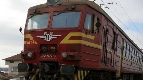 БДЖ пуска 8 000 допълнителни места за празника 