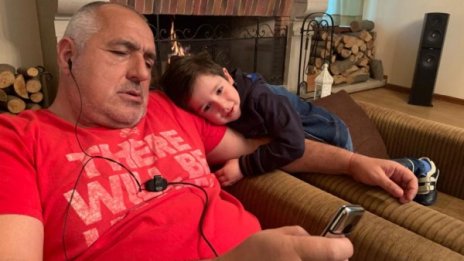 Дядо и внук: Вечер вкъщи времето си е за нас