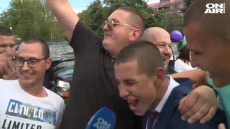Абитуриентите могат да гласуват за сефте, но политиката не ги влече