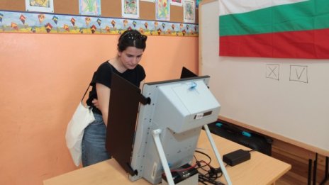 При обработени 74,92% от протоколите: ГЕРБ - 30,62%, БСП - 24,59%