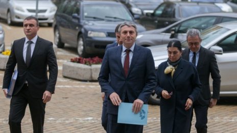 Журналист с прогноза: АЛДЕ ще решава за Пеевски в ЕП