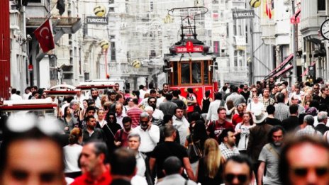 Турската лира поскъпва вече пети пореден ден
