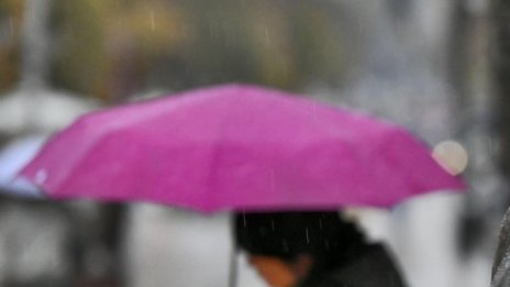 Вземете си и чадър, ще вали, но температурите до  30°