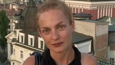  Абитуриентите влизат в живота плахо, на подскоци