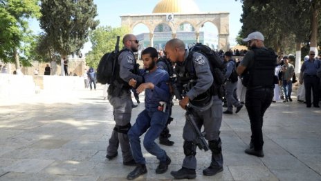 Сблъсъци между израелски сили и мюсюлмански вярващи