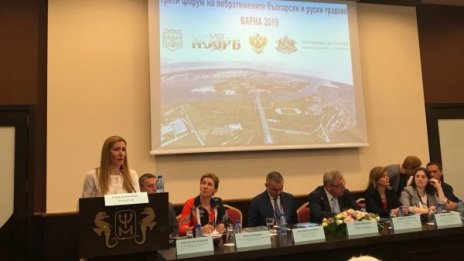 Ангелкова иска: Повече руски деца в лагерите по морето