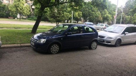 Криминално проявен е нарязал гумите в "Западен парк" 