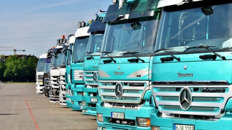 Спират камионите в петък и неделя до края на септември 