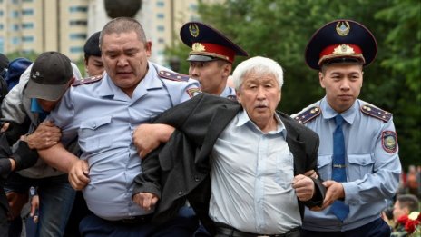 Десетки протестиращи са арестувани в Казахстан 