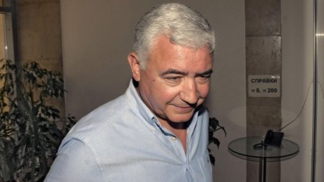 Отборът на Овчаров управлявава БСП, партията - авторитарна