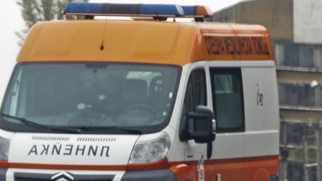 Шофьор блъсна малко дете и баба на пешеходна пътека