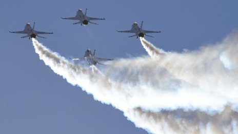 Луксозна кола без гуми – инвестицията в новите  F-16