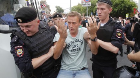 Навални: Пуснаха ме, дойде полицаят и каза: излизайте оттук