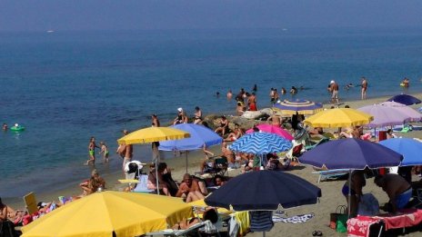 В Италия искат по 100 евро за сянка на плаж