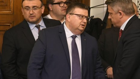 Цацаров иска отстраняване на прокурора побойник 