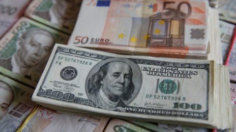 Задава ли се валутна война между Европа и САЩ?