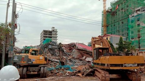 Трима загинали и 18 ранени при срутване на сграда в Камбоджа